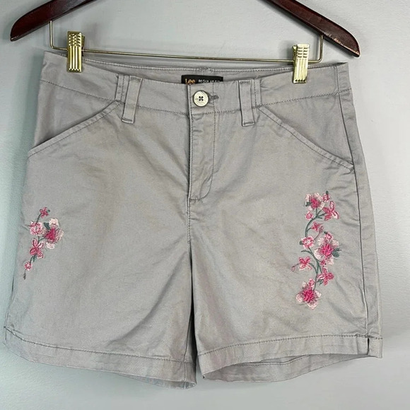 LEE Floral Embroidered Shorts Grey Pink Regular Fit Mid Rise Flat Front Size 6 - Picture 10 of 10